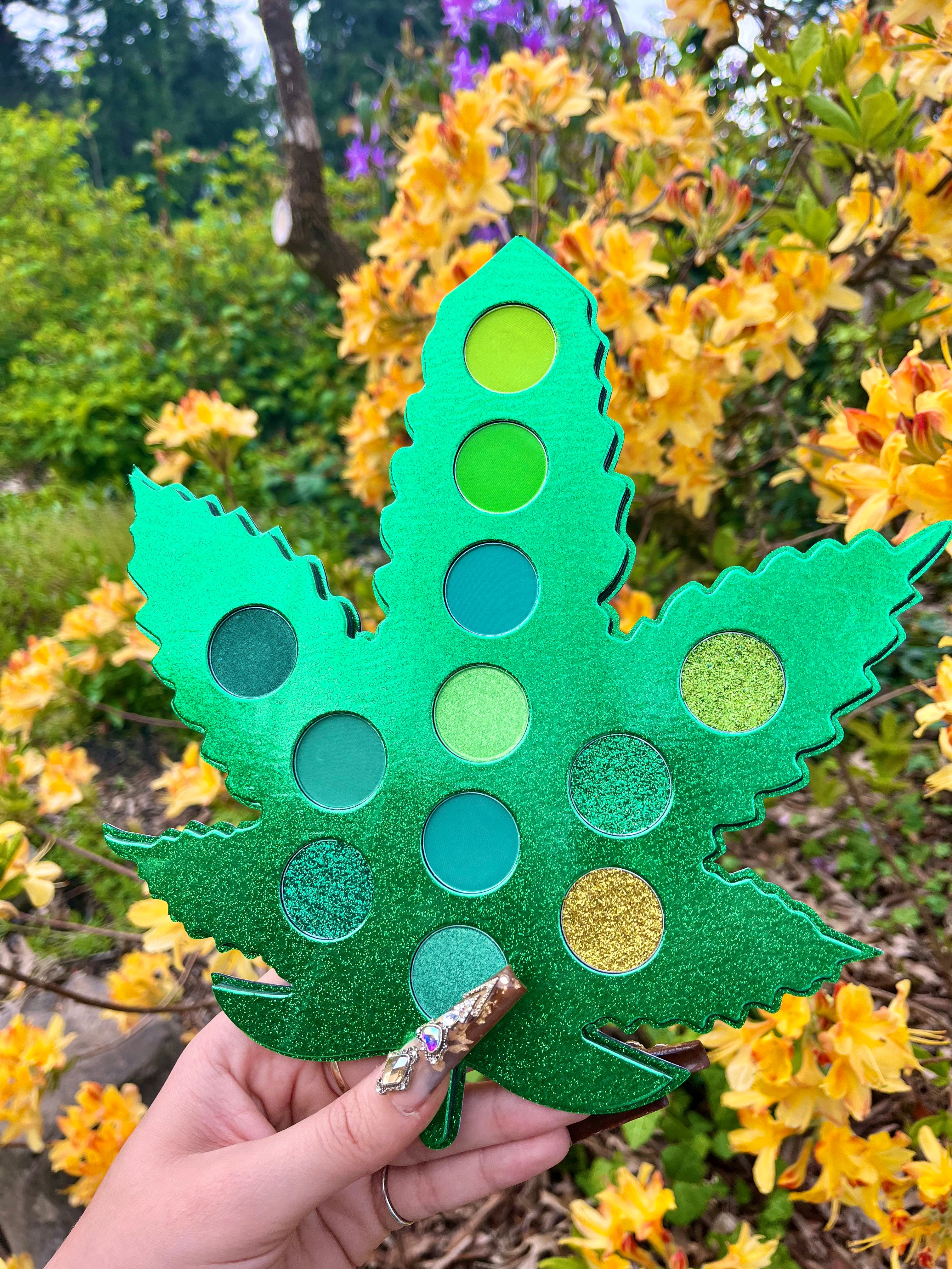 Green House Leaf Magnetic Mirror Eyeshadow Pallete